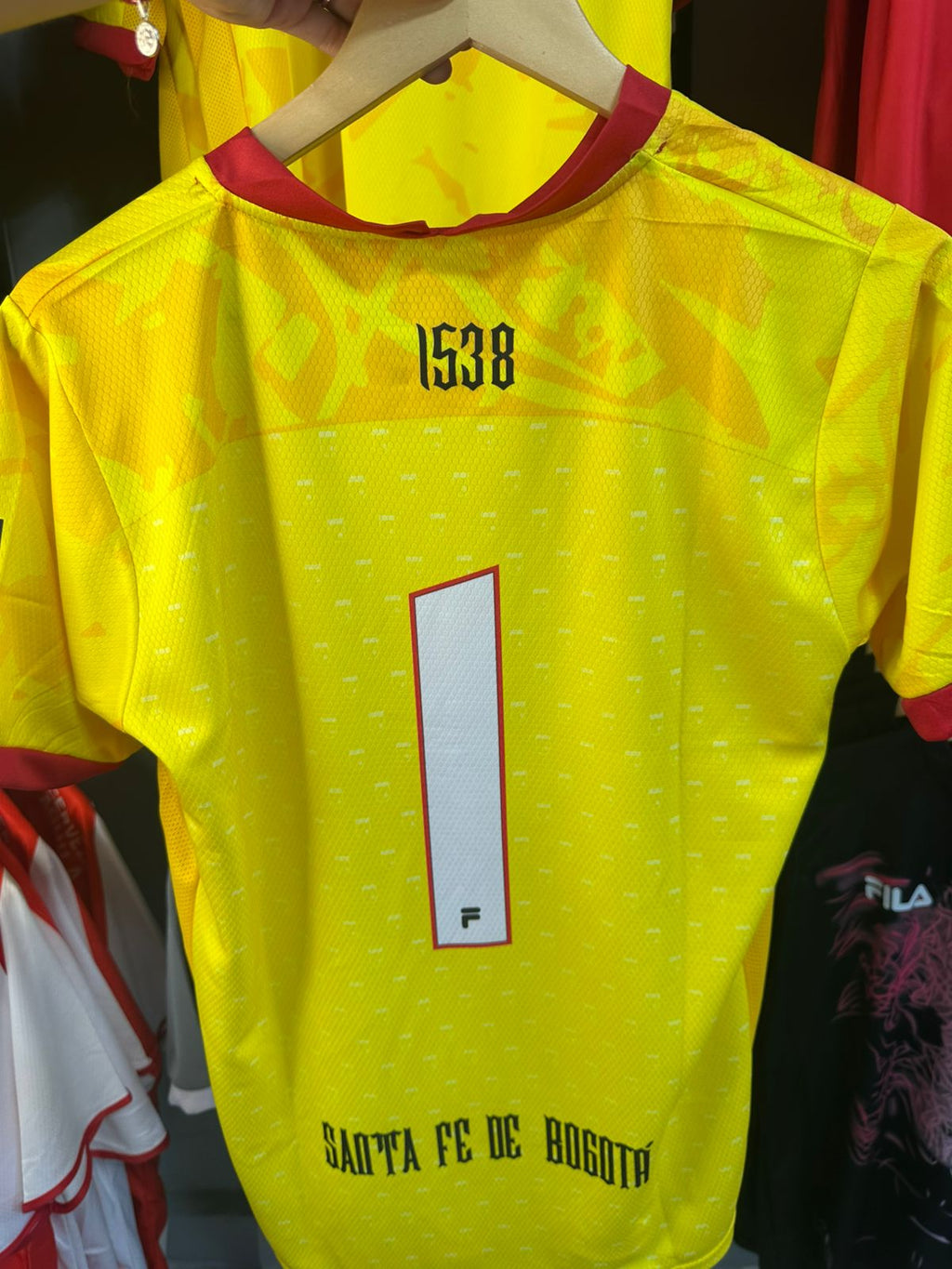 CAMISETA PORTERO AMARILLA🏆 INDEPENDIENTE SANTAFE                                                            ⭐⭐⭐⭐⭐ 63 Reseñas